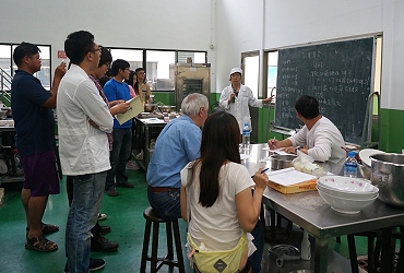 國立嘉義大學馮老師講授果乾加工實作 ( 桂圓核桃糕、果乾馬芬、果乾巧克力 ) 說明