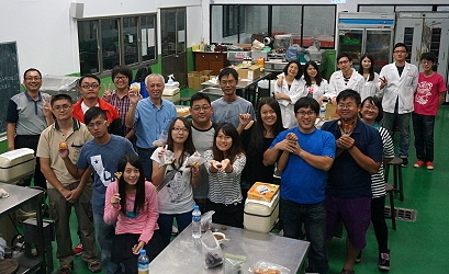 參與青年農民與嘉大馮淑慧老師、許明仁顧問、助教們合影