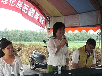 北港鎮農會林翠香總幹事 ( 中 ) 致詞