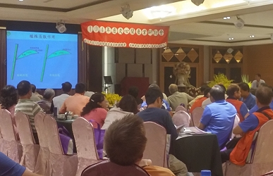 文心蘭產業研討會盛況（一心生物科技公司簡董事長維佐講述高品質蘭花種苗生產）