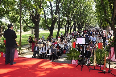 開放日開幕式桃花心木大道現場，一大早就人潮滿滿