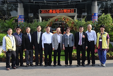 農委會陳文德副主委、戴玉燕主秘、輔導處張致盛處長、畜試所黃所長、鄭副所長及多位長官蒞臨種苗節參觀