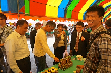 戴主秘讚賞青農產品優良