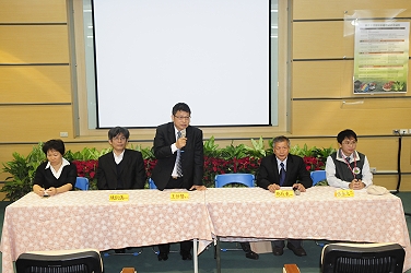 王仕賢場長主持會後座談 