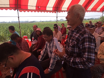 現場農民踴躍提出問題討論