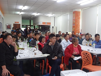 農友們出席踴躍並專心聽講