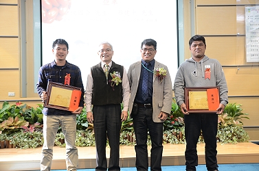 亞軍得主沈國全、蔡建中與莊老達分署長、嘉義縣政府林良懋處長合影