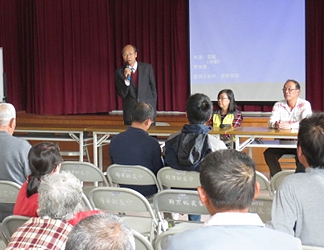 3 月 29 日上午在將軍區農會召開講習會，將軍區農會吳明成總幹事致詞