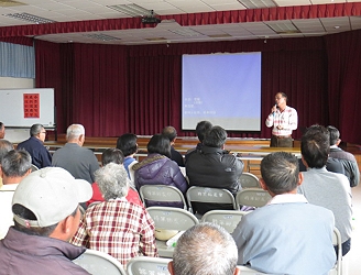 本場陳水心技佐在將軍區農會講授蘆筍栽培管理