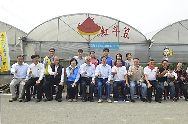 張善政院長與陳志清主委、各級長官、雲林縣青年農民合影