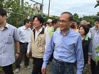 林全院長上任首度南下巡視臺南市麻豆區文旦柚災情