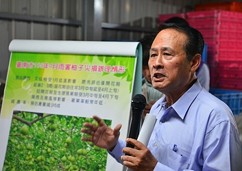 農委會曹啟鴻主委說明極端氣候對環境帶來的災害與衝擊，未來應強化防災對策，以 降低農友損失