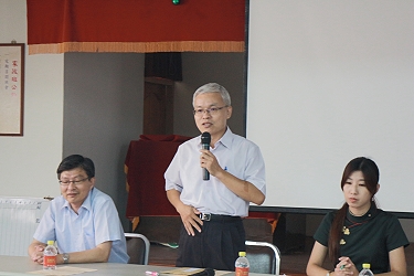 農糧署南區分署莊老達分署長 ( 中 ) 、農糧署產業組林傳琦組長 ( 左 ) 及柳營區農會陳右欣總幹事共同主持說明會