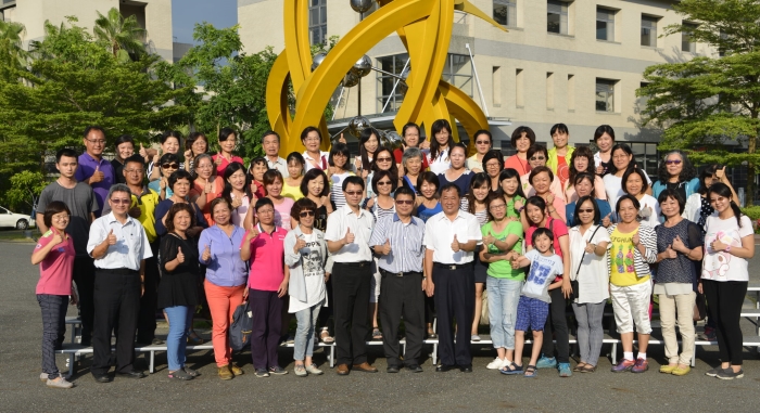 結訓後在場內開心合影