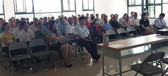 王仕賢場長及竹崎地區農會林孟怡總幹事，與農友一同瞭解農業保險政策