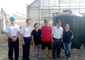 褒忠鄉農會推廣主任柯俊煌與章俊益指導員陪同關心了解青農章嘉宏經營現況 