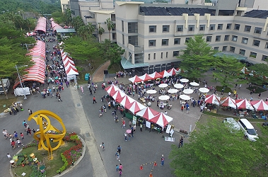 多元的展出內容，一早參觀民眾就湧入場區內 