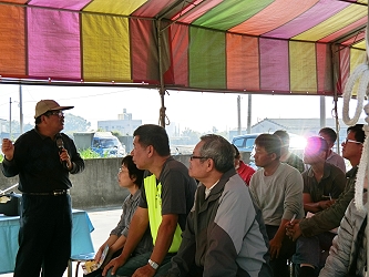 劉依昌助理研究員講解葉菜噴灌栽培