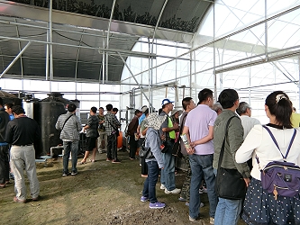 該園區採用有機方式管理，民眾須自作業準備室觀視植株生長情形