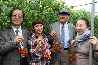 曹主委、張花冠縣長及楊秋忠院士參觀 3Q 麻吉果園