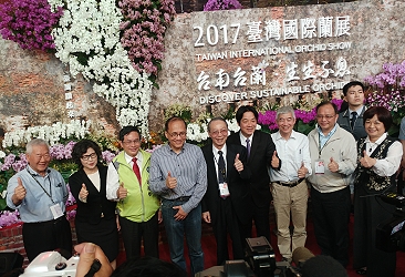 林全院長、林聰賢主委參觀國際蘭展