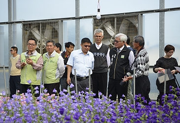 王場長親自為李進勇縣長解說