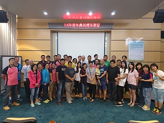 學員與許明仁執行長合影