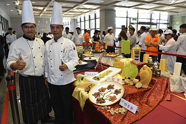 料理社會組冠軍 - 林政穎 / 谷桑 . 路法尼耀，恭喜他們禪連 2 年奪冠 !! 