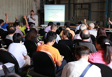 王瑞章助理研究員講解油茶栽培管理技術