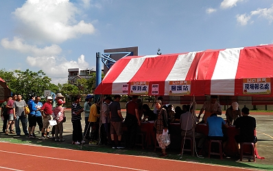 報到人龍井然有序