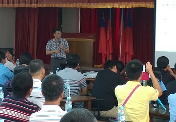 黃瑞彰副研究員介紹肥培管理 