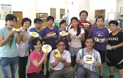 本場研究人員與師生合影