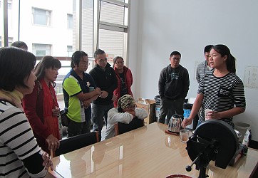 第二屆百大青農謝汶樺現場示範蓮藕糕製作方法與要領