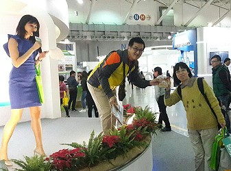 舞台區以互動方式推展研發成果