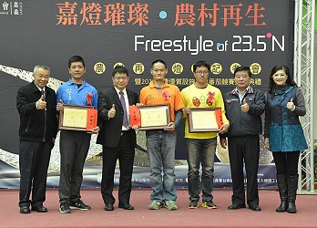 王仕賢場長頒發季軍獎牌 - 郭嘉明、高信明、洪朝國