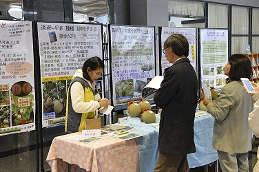 研究人員現場與民眾互動