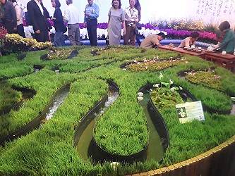 蘭亭集序的著名場景「曲水流觴」，也在本次蘭展中重現 