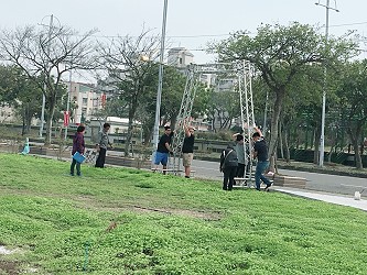 1/22 開始架設第 1 座吊橋鋼材