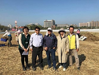 王仕賢場長率楊藹華課長、游添榮分場長進行燈會本場負責區域初勘，地主林良懋處長、蕙菱小姐陪同現勘