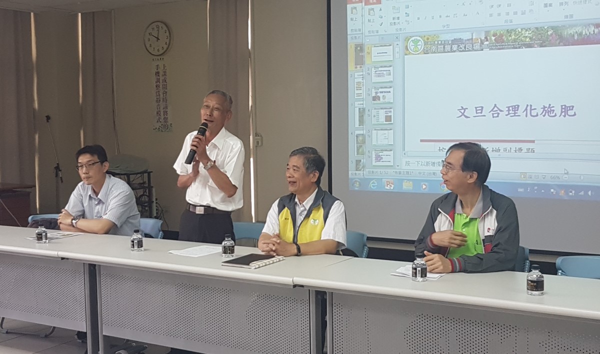 麻豆區農會李明晉秘書開場致詞，請農友配合農作物保險政策