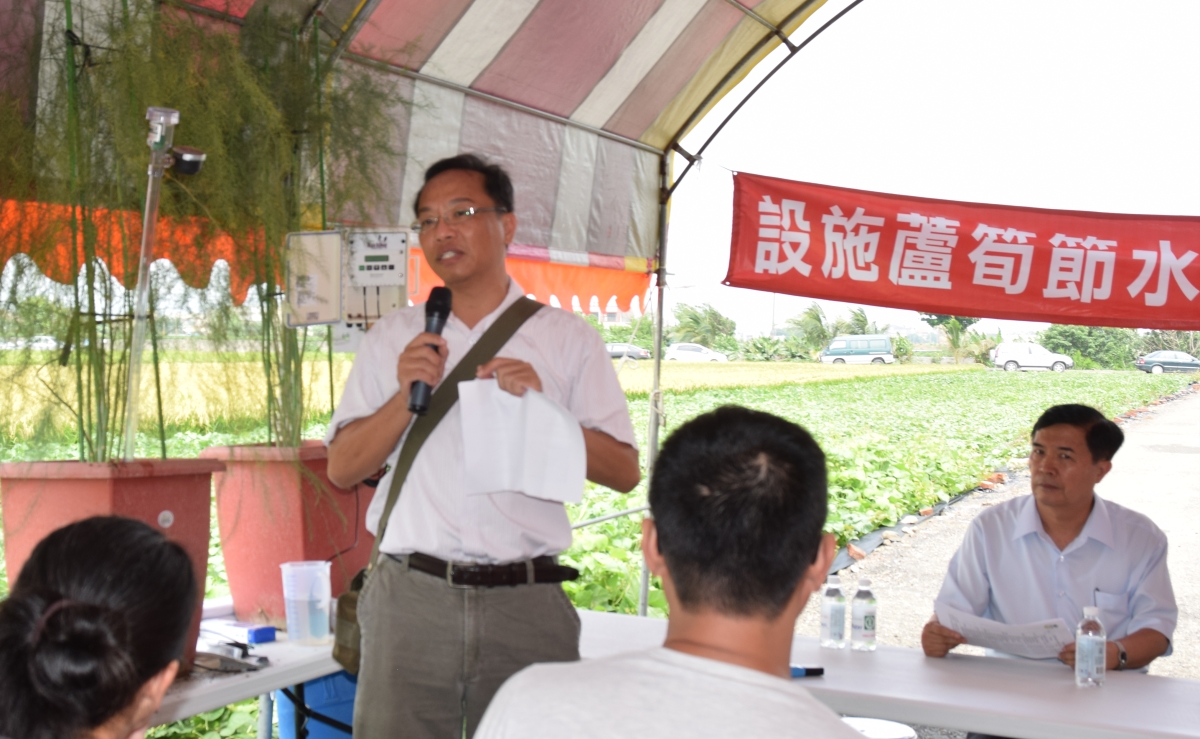 林經偉助研員解說蘆筍合理化施肥技術