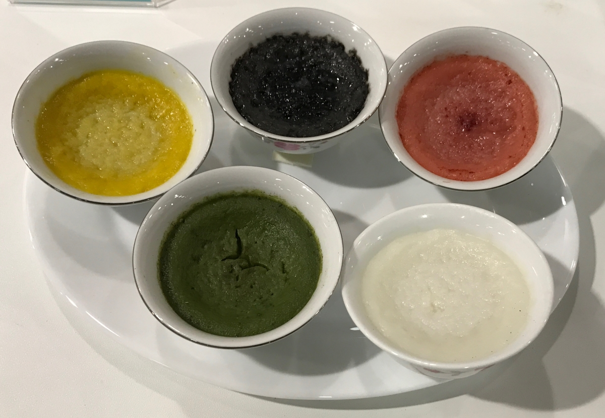 用天然色素巧思製作的五行碗粿，吸睛破表