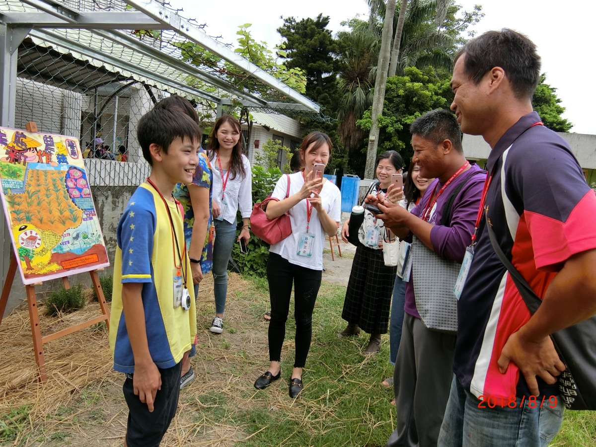 同學擔任食農教育推動成果解說員