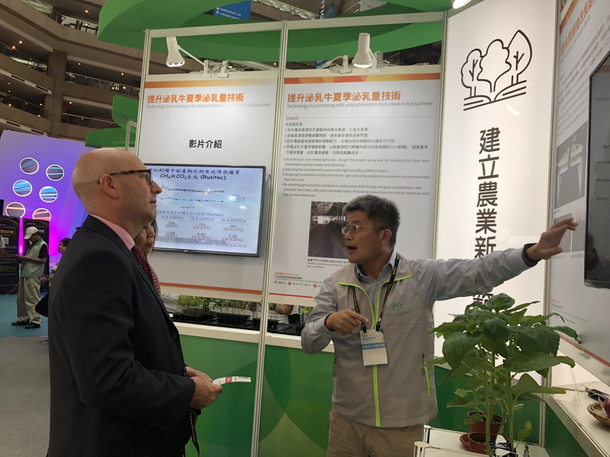 AIT農業組組長Mark Petry參觀