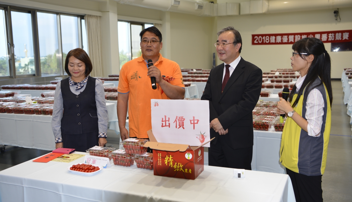 冠軍小果番茄網路拍賣活動，由吳明鴻先生介紹自己番茄特色