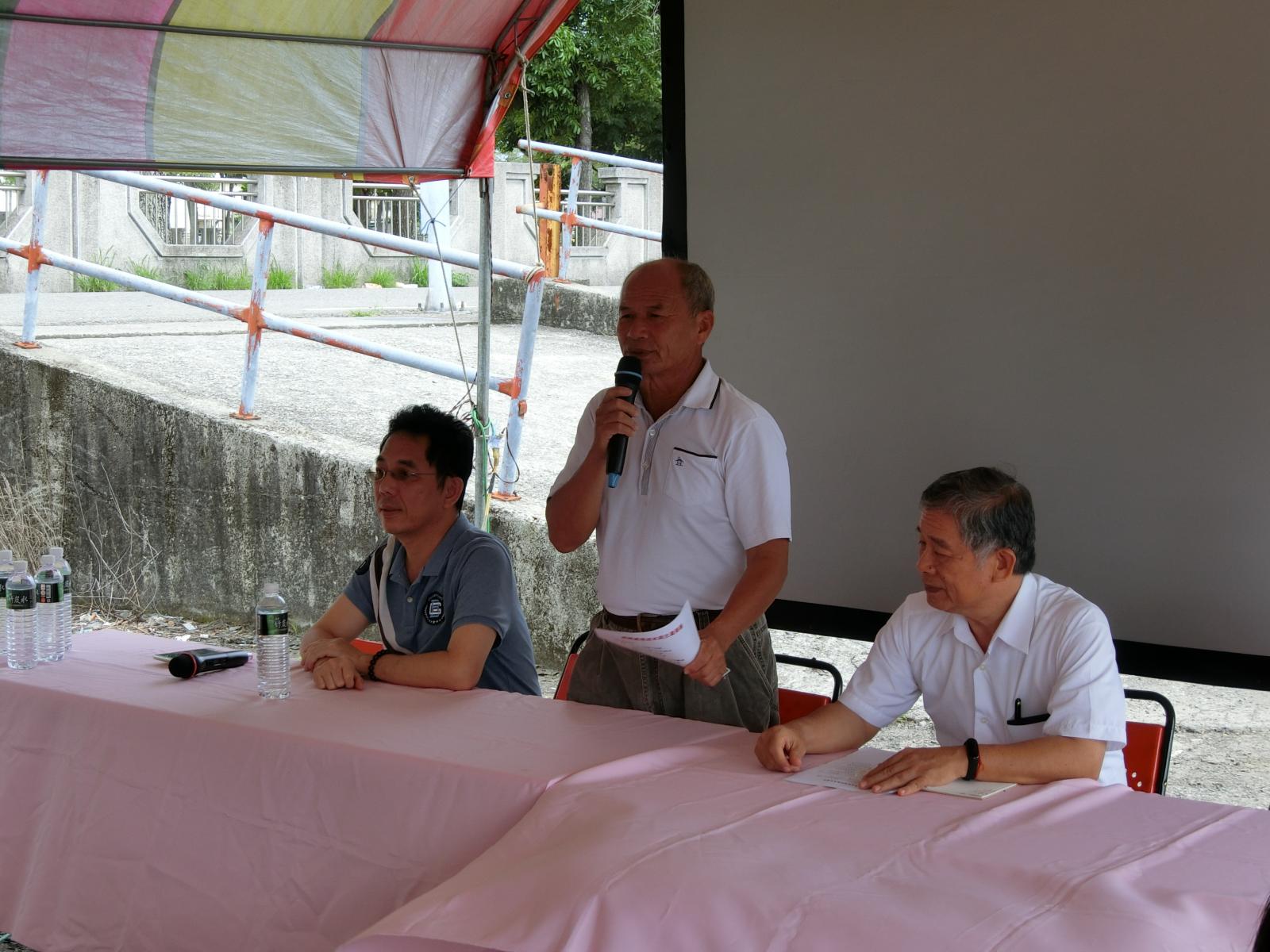 觀摩會由本場鄭榮瑞場長、農糧署果樹科陳立儀科長及打貓果菜生產合作社陳憲星主席共同主持