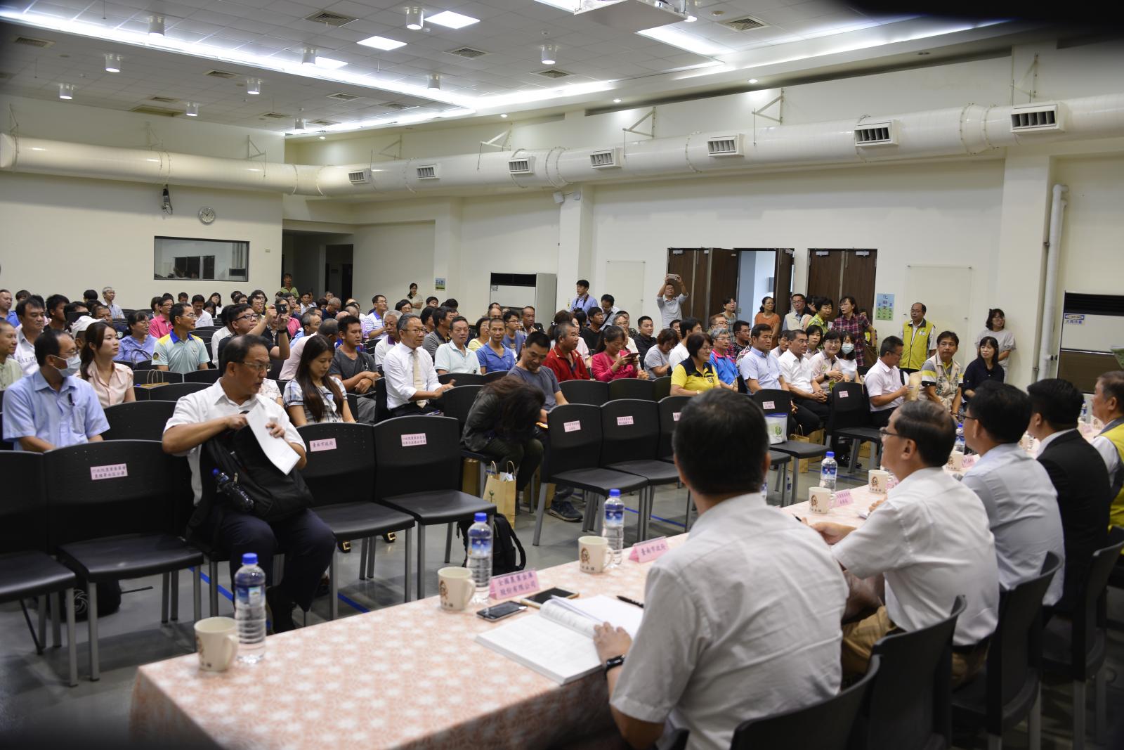 陳主委率員主持座談會