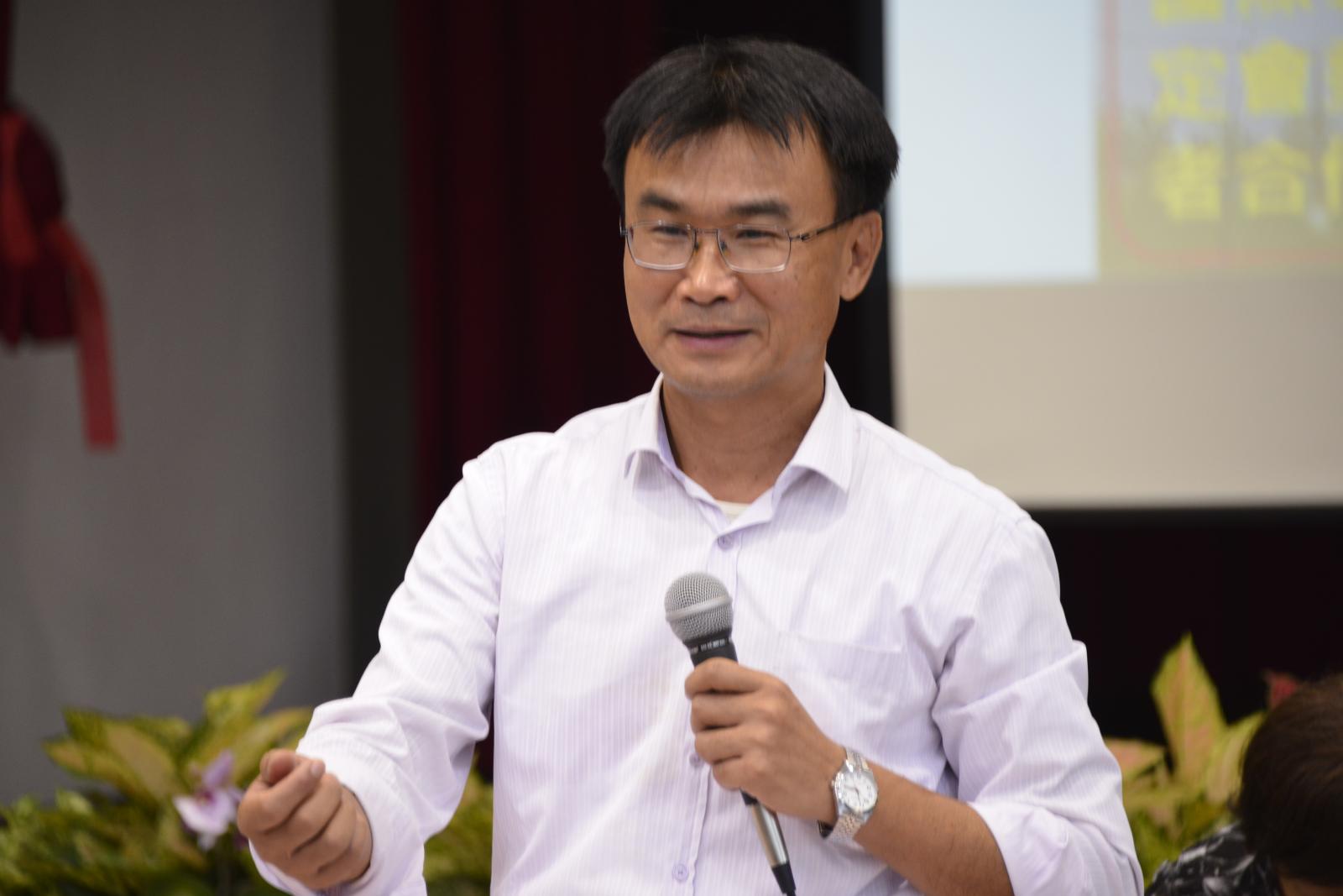 陳吉仲主委親自為農民說明農業政策內容