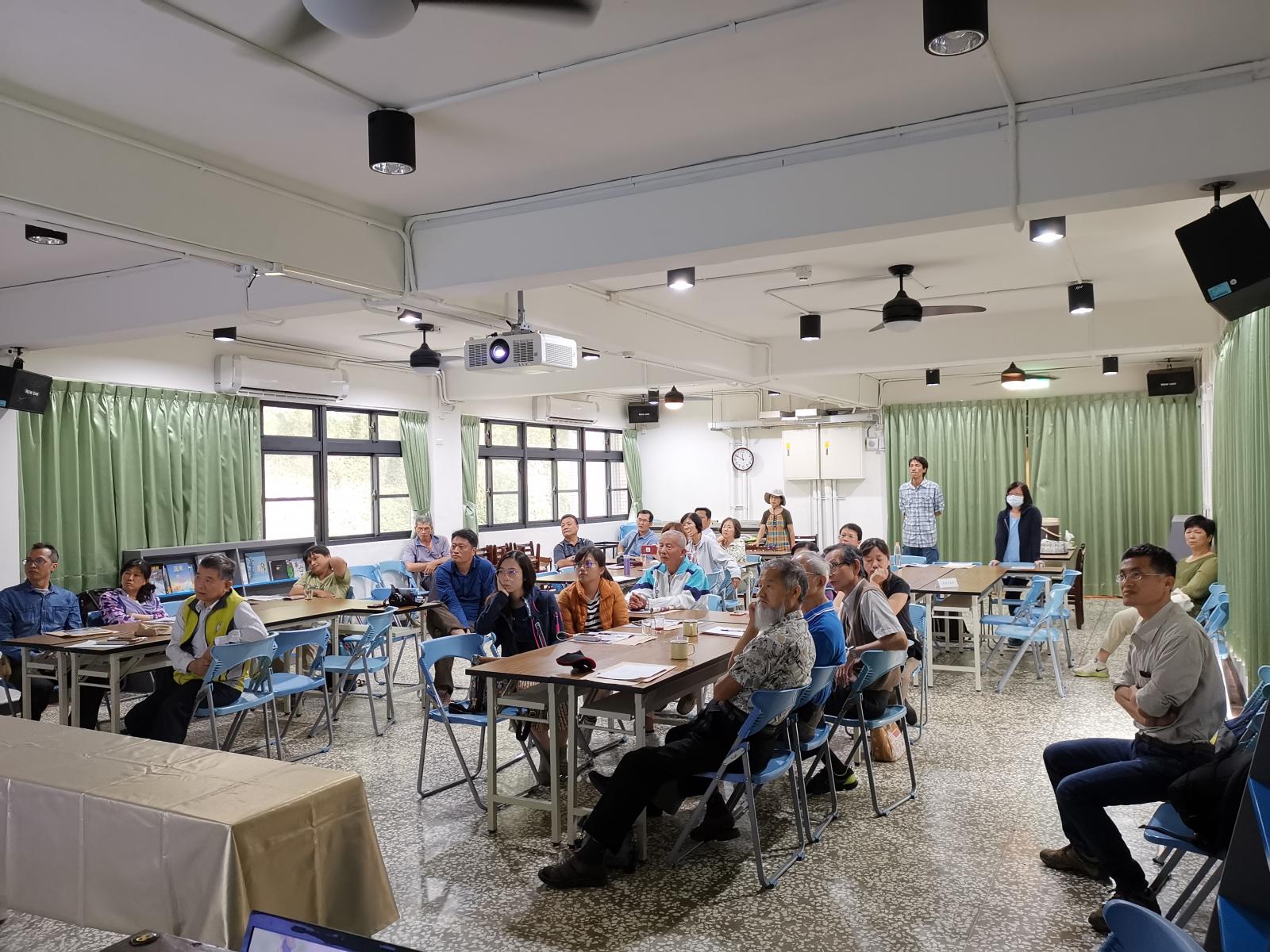 全場專注欣賞特生中心提供的「絕處逢生-讓瀕絕植物回家」4K生態電影