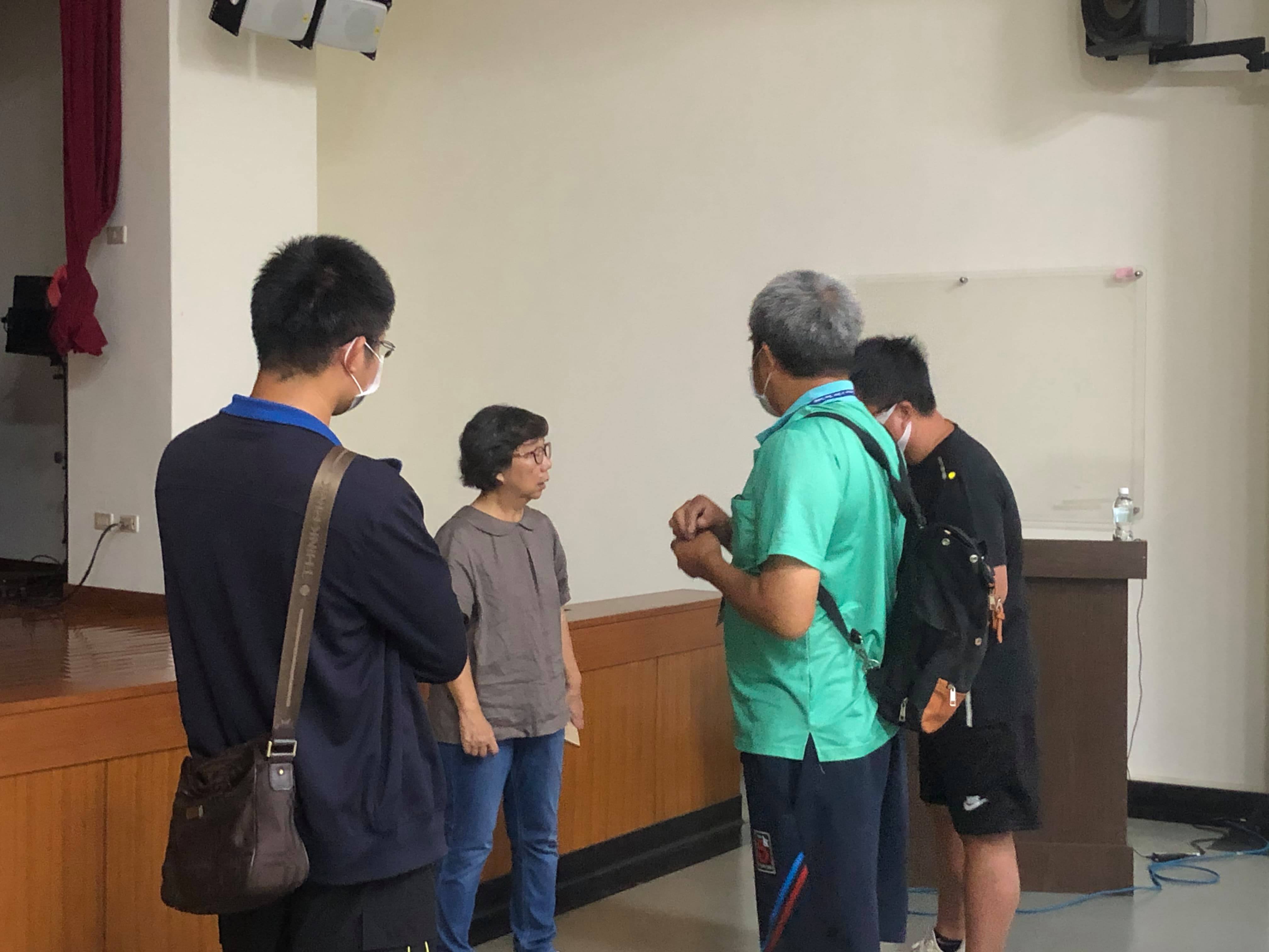 學員與講師交流